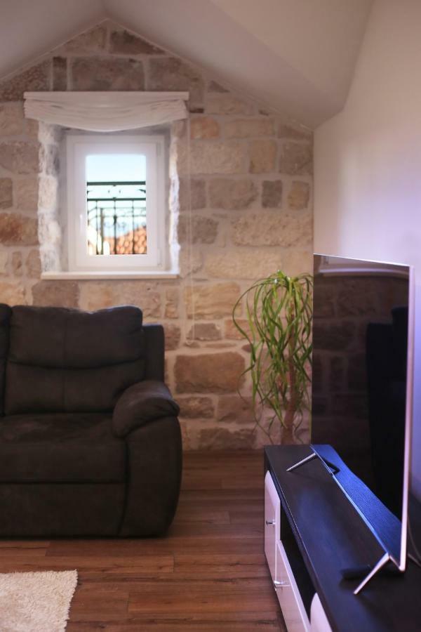 Apartments Dvor - Ap1, Ap2, Ap3 Baška Voda Exterior foto